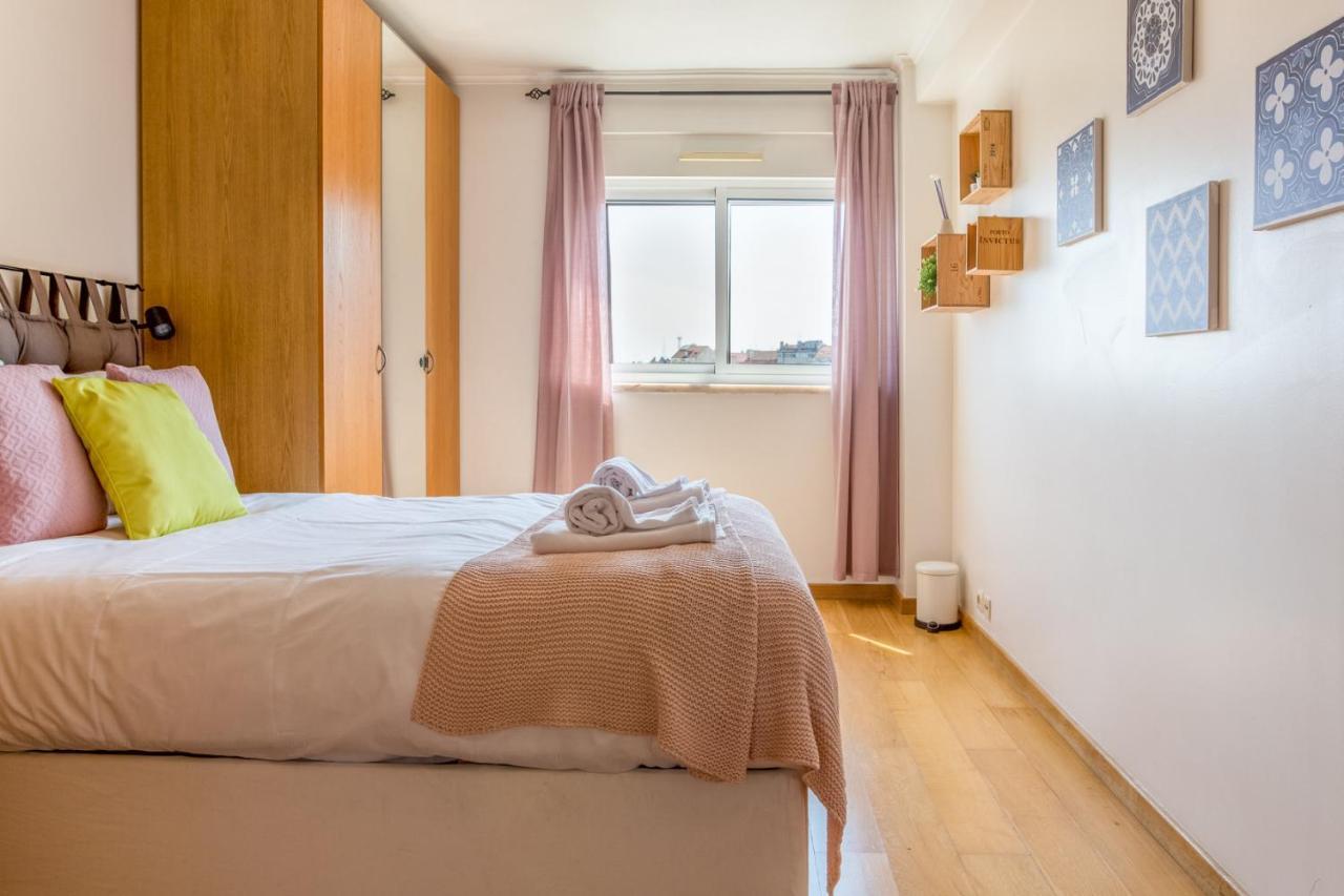 One Bedroom With Stunning River Views And Private Rooftop! *