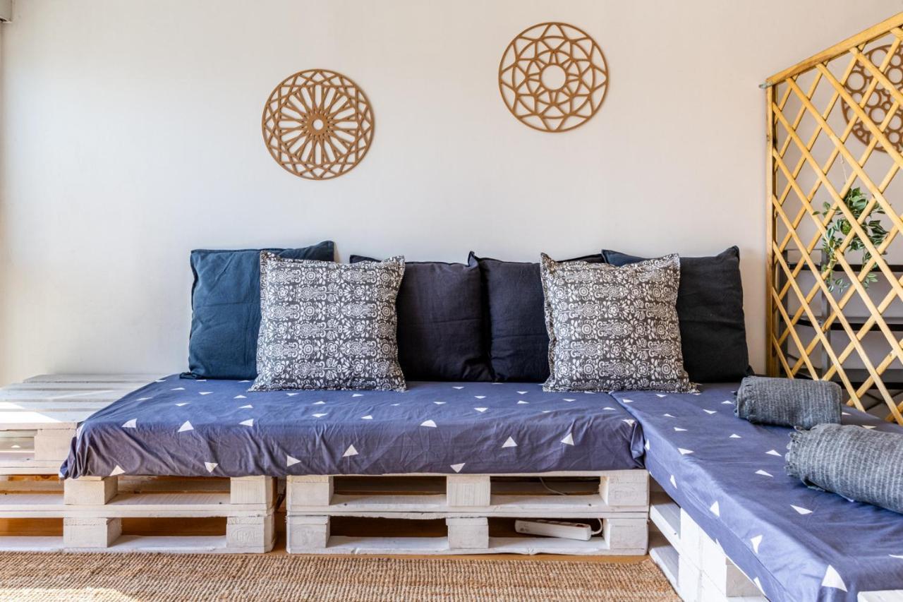 One Bedroom With Stunning River Views And Private Rooftop! *