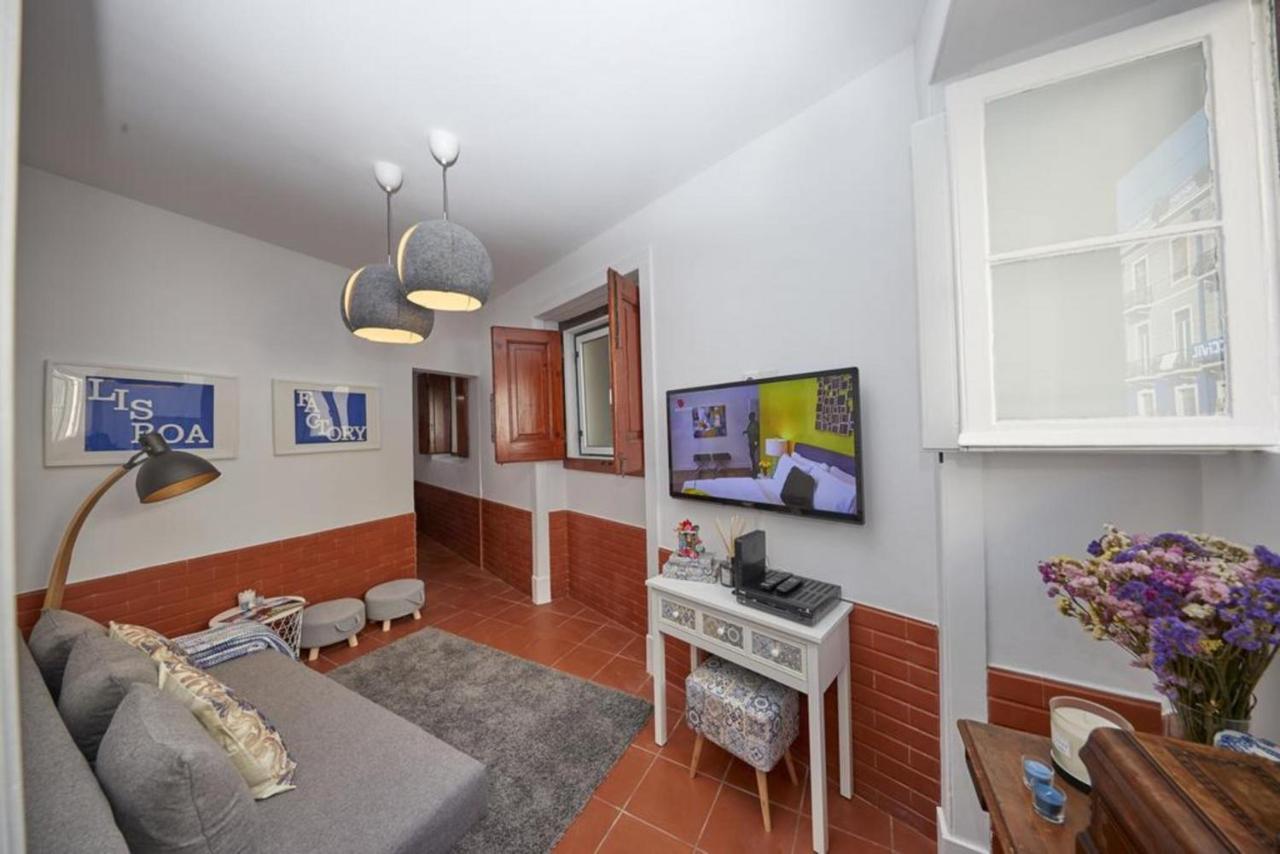 Lx Factory Apartment! Outside Terrace