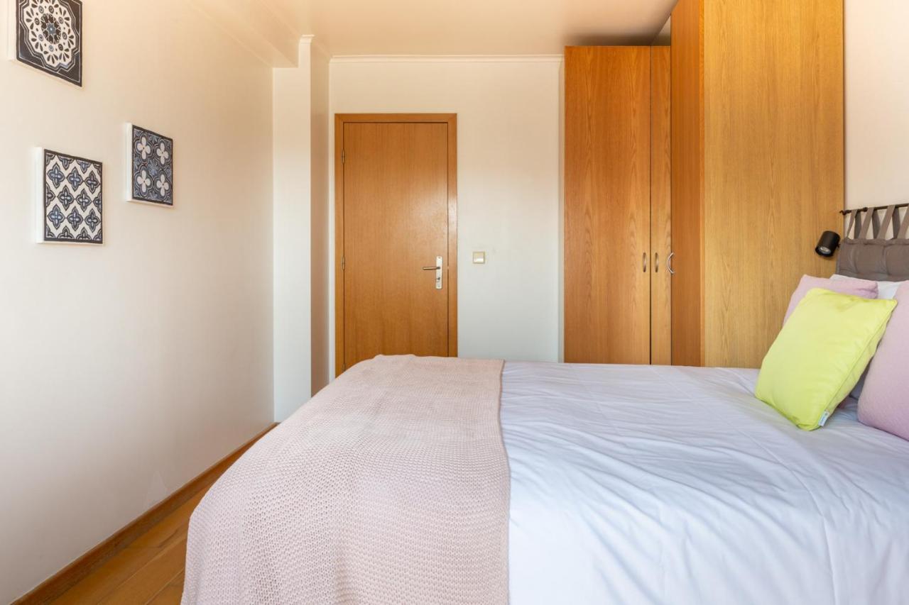 One Bedroom With Stunning River Views And Private Rooftop!