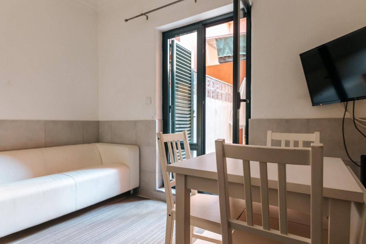 Apartment Terrace Flat Near River