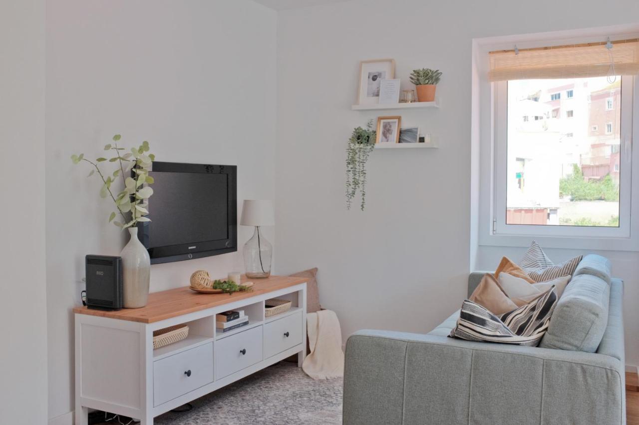 Downtown Terrace - 2 Bedroom In Graca With Private & Sunny Terrace! * Lisboa