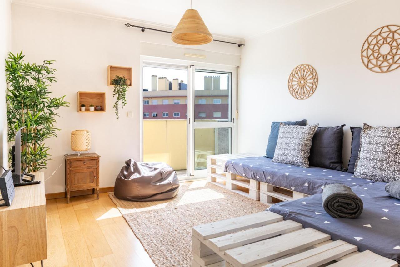 One Bedroom With Stunning River Views And Private Rooftop! Lisboa