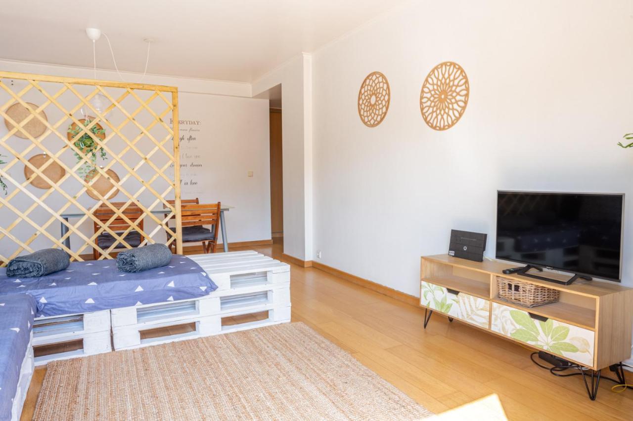 One Bedroom With Stunning River Views And Private Rooftop!