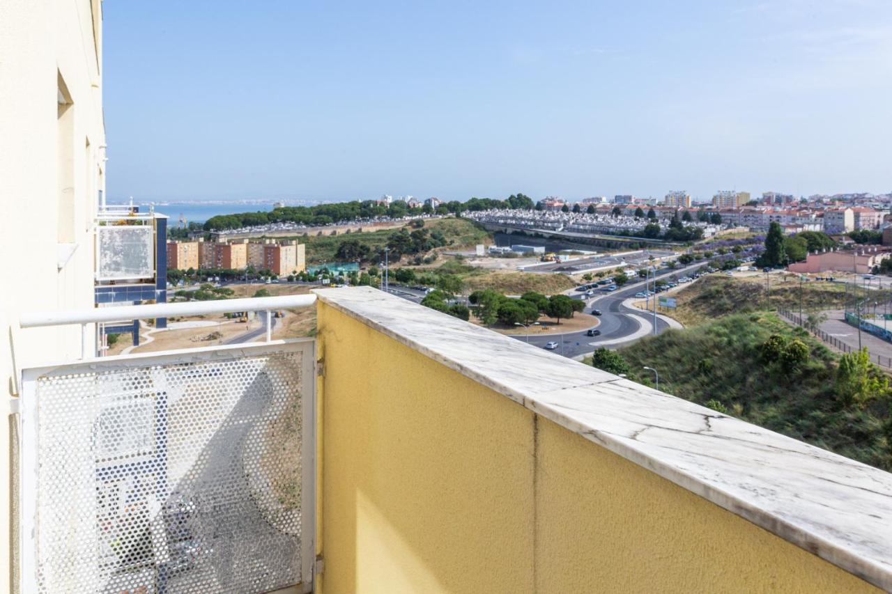 One Bedroom With Stunning River Views And Private Rooftop! * Lisboa