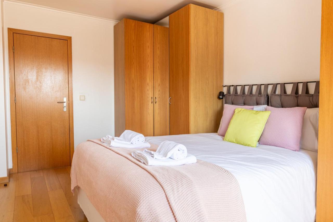 Apartment One Bedroom With Stunning River Views And Private Rooftop! Lisbon