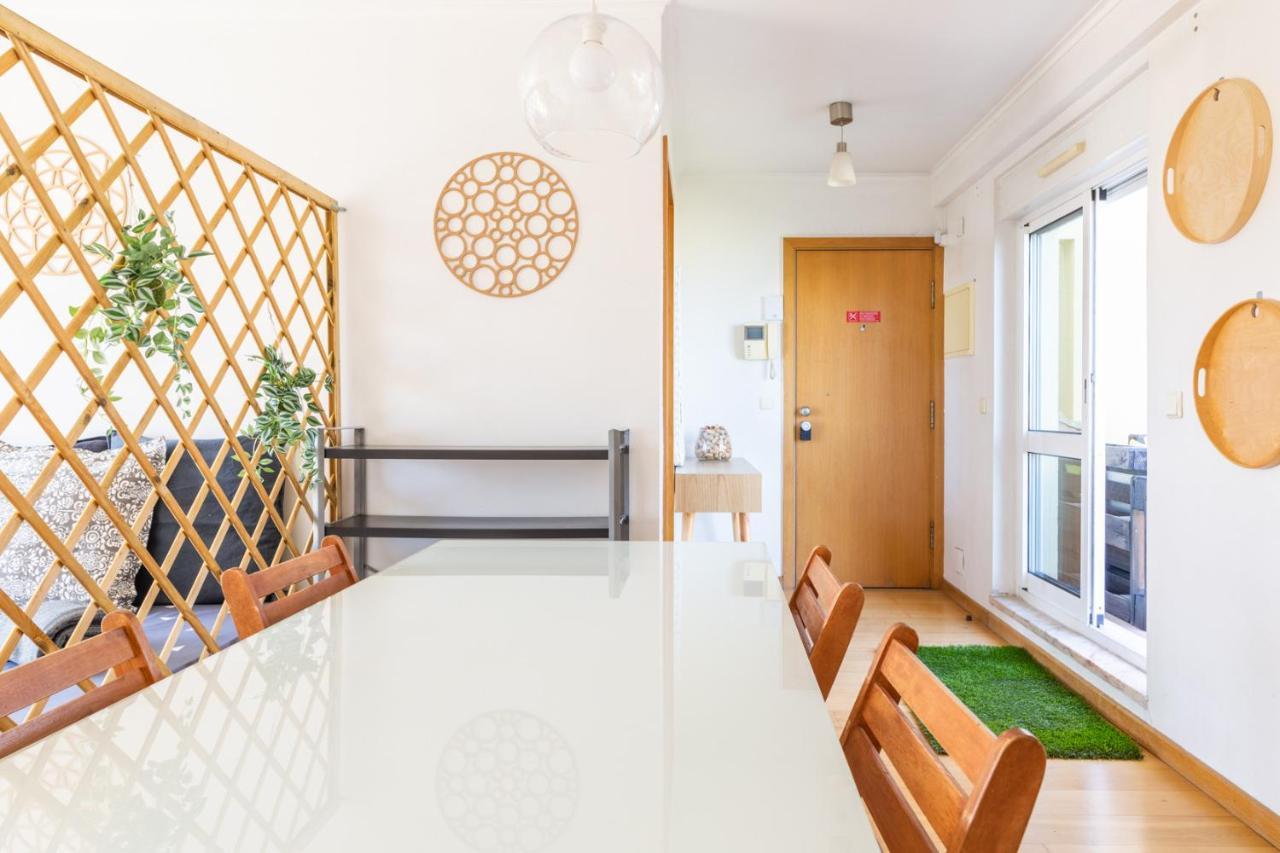 One Bedroom With Stunning River Views And Private Rooftop! Lisboa