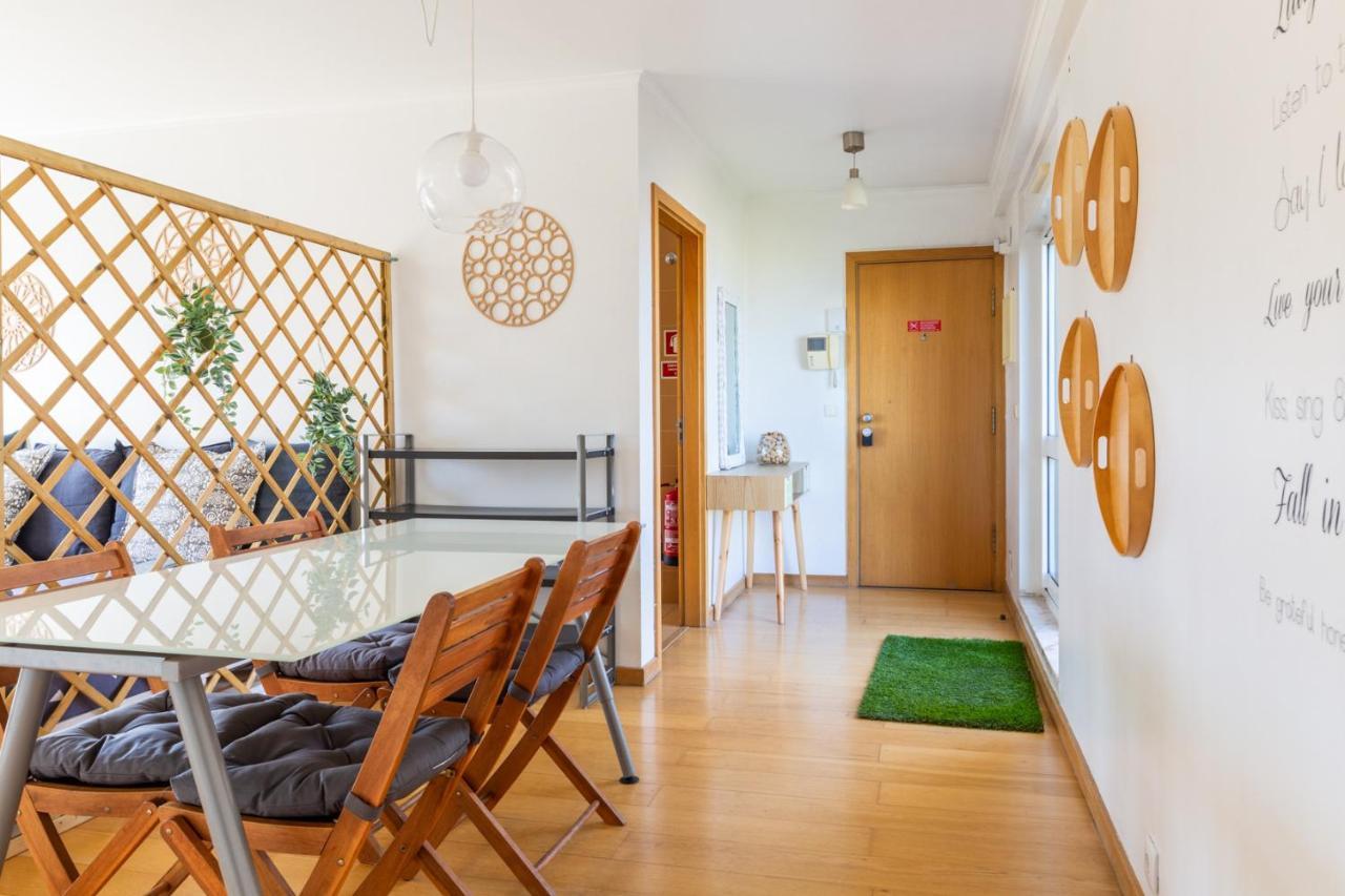 One Bedroom With Stunning River Views And Private Rooftop! Lisboa