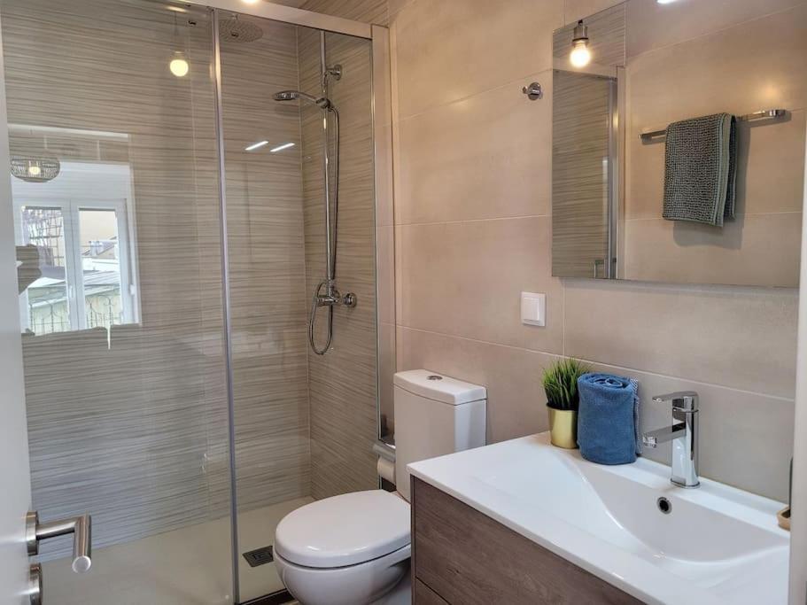 Modern Comfort Within Ancient Streets Appartement