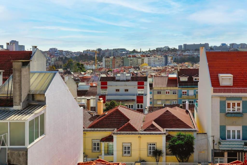 Central With Balcony Lisboa