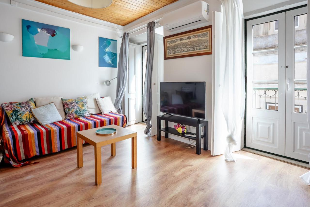 Center In Lively Bairro Alto! Apartment Lissabon
