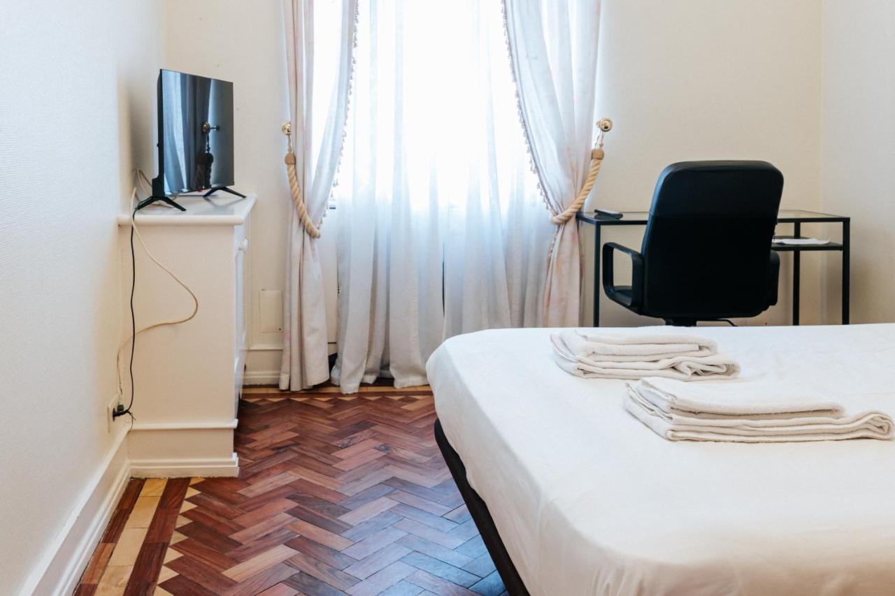 Double Bed Av Da Republic Lissabon