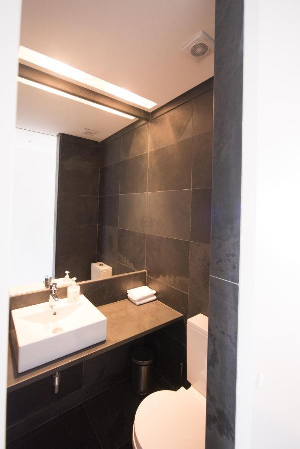 Charming, Sun-drenched In Estrela Apartment Lissabon