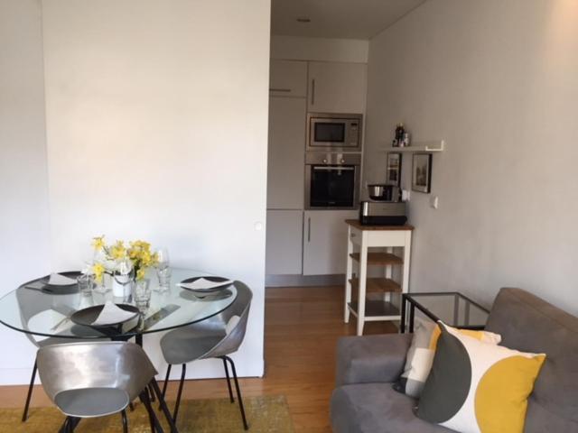 Charming, Sun-drenched In Estrela Apartment Lissabon