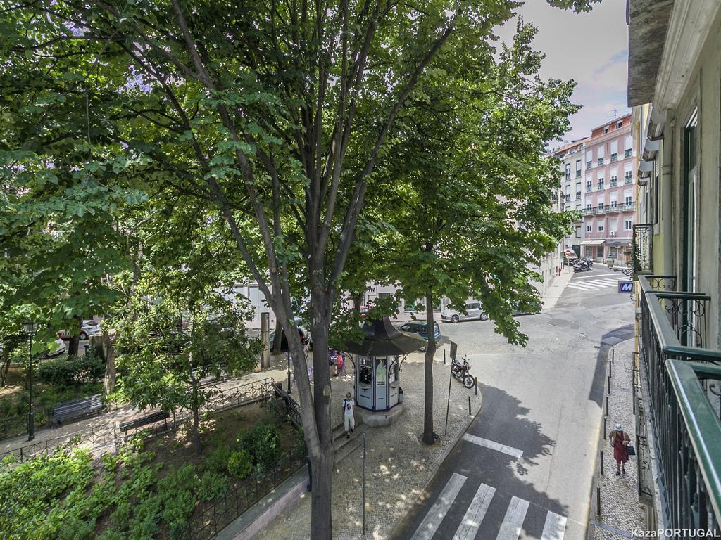 Praca Das Flores * Lisbon