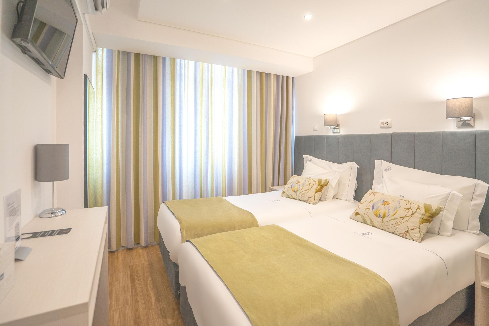 Dinya Hotel 3*