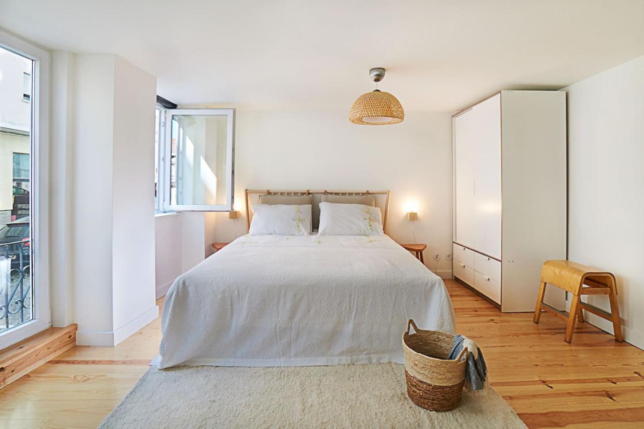 Appartement Modern Flat With Double Patio Right Next To Estrela Gardens Lissabon