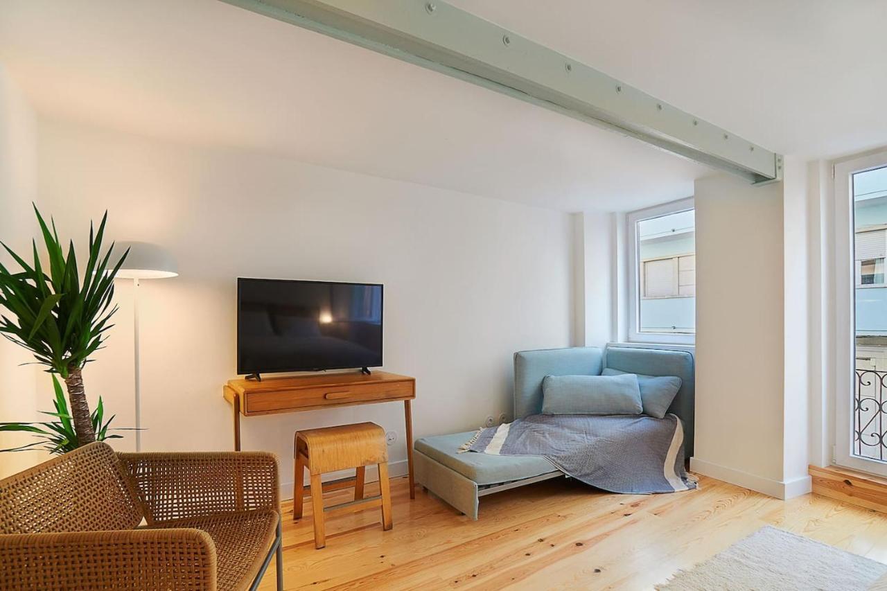 Appartement Modern Flat With Double Patio Right Next To Estrela Gardens Lissabon