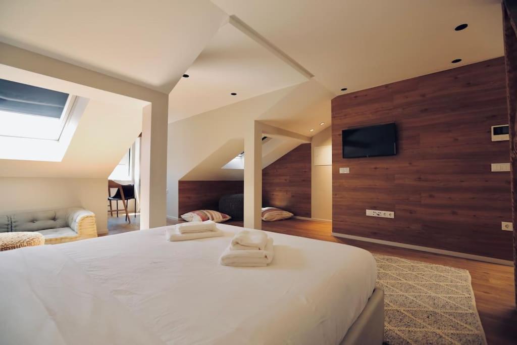 Appartement Center History 106 Letters *