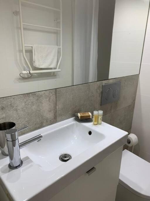 Hip Tailor Made Flat In Estrela! Appartement