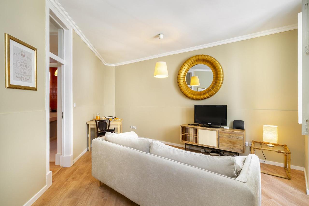 Whome Urban Comfort: 1-br Near Airport & Train Station Apartamento Lisboa