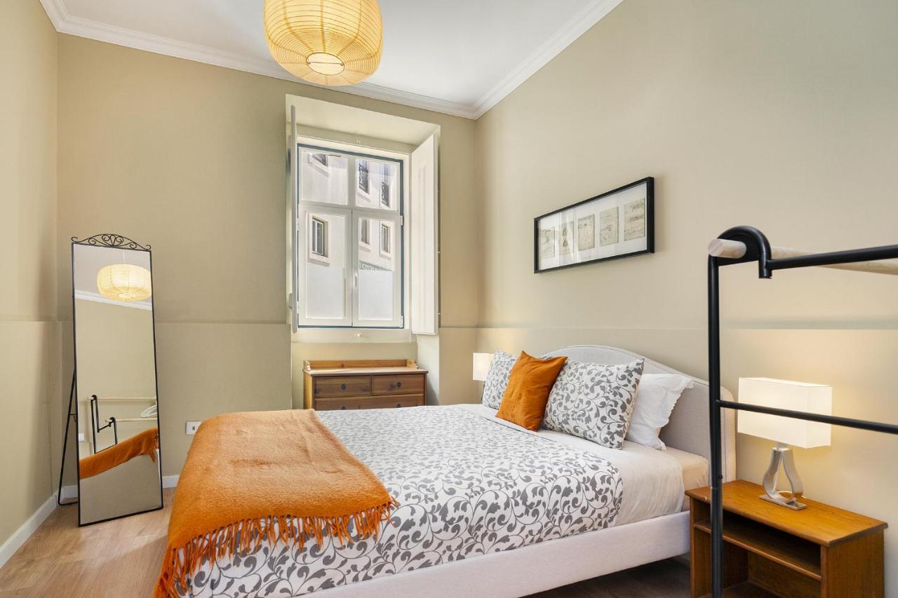 Whome Urban Comfort: 1-br Near Airport & Train Station * Lisbon
