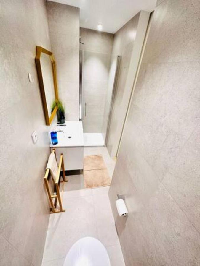 Large Flat Up 8pp Appartement