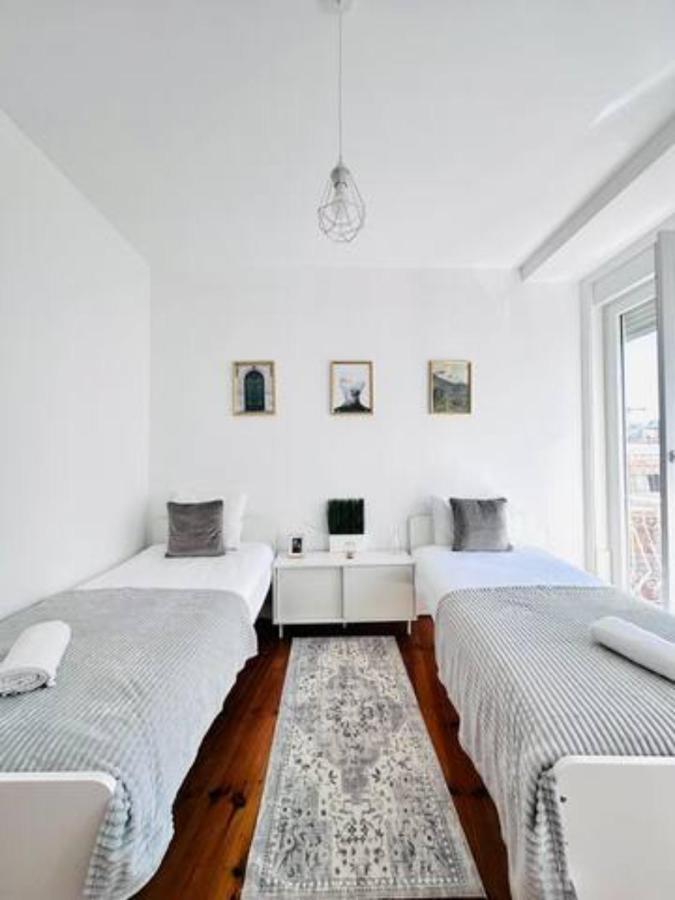 Large Flat Up 8pp Appartement Lisboa