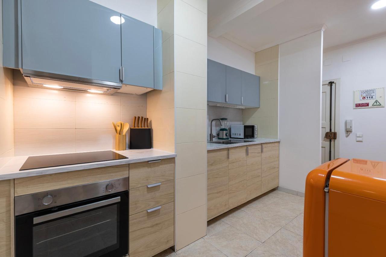 Lovely Patio Getaway In Appartement Lissabon