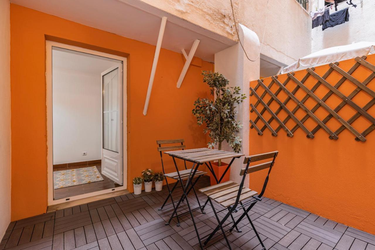 Lovely Patio Getaway In Appartement Lissabon