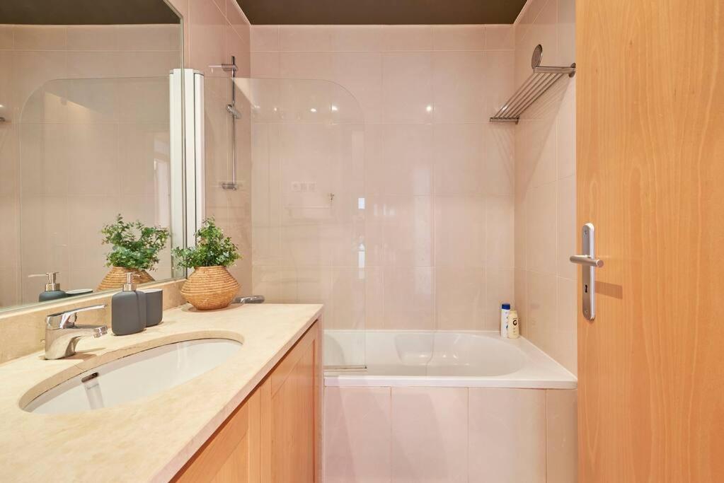 Apartment Modern In Parque Nacoes Lissabon