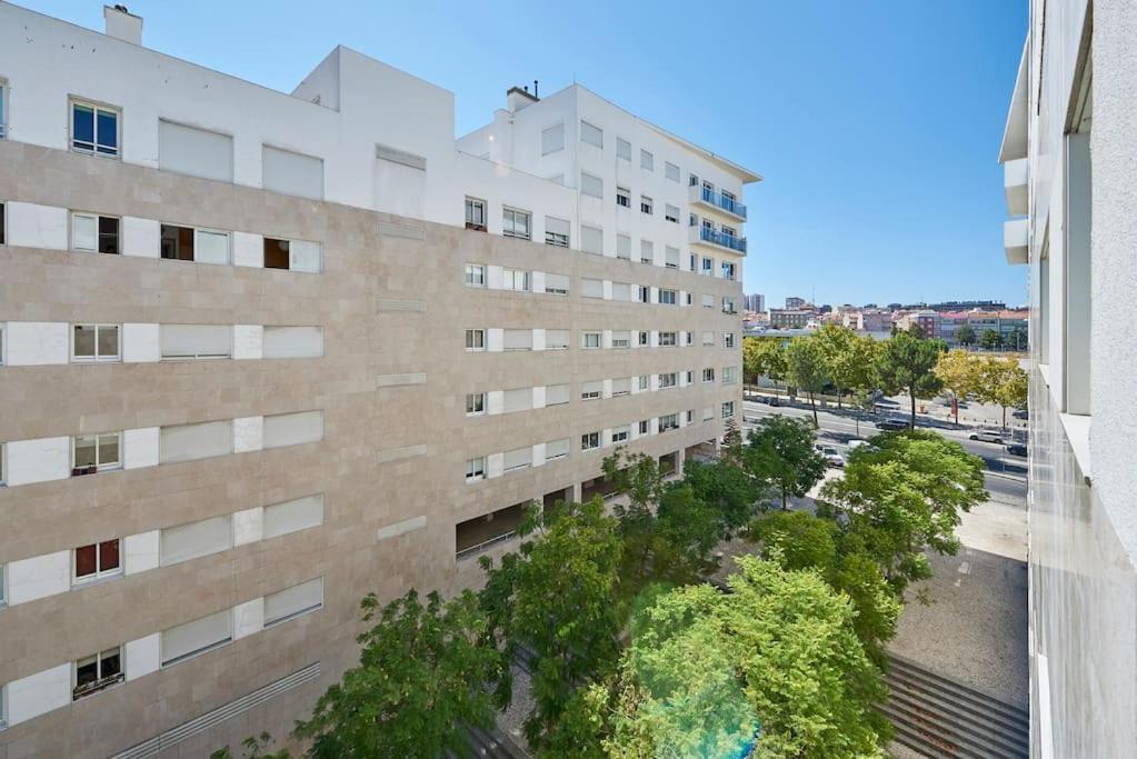 Apartment Modern In Parque Nacoes Lissabon