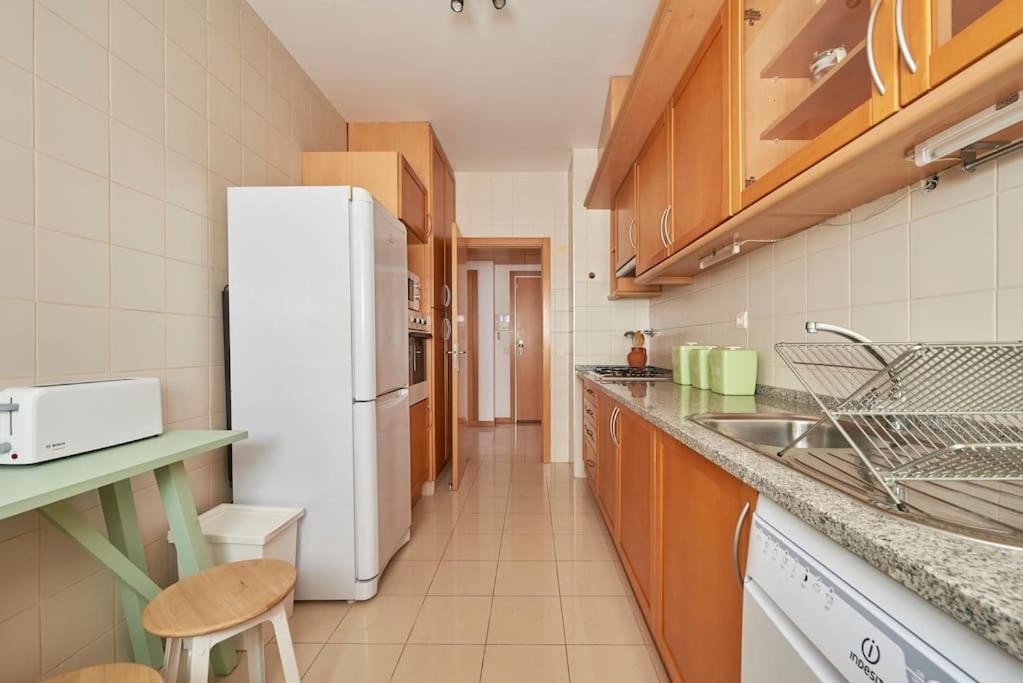Modern In Parque Nacoes Apartment Lissabon