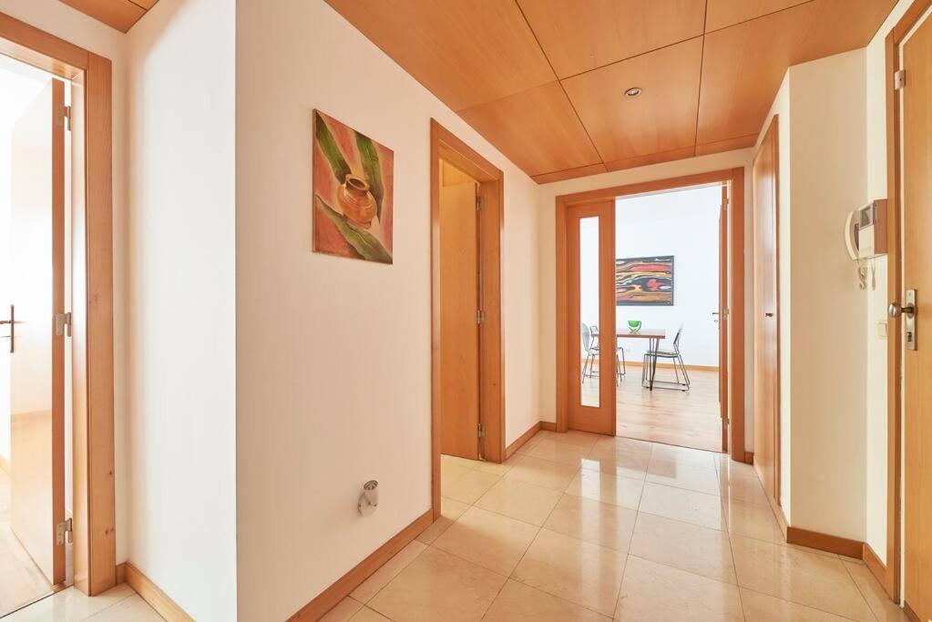 Modern In Parque Nacoes Apartment Lissabon