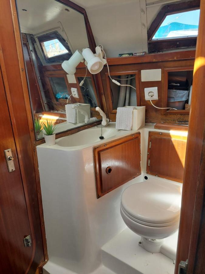 Botel Cosy Boat *
