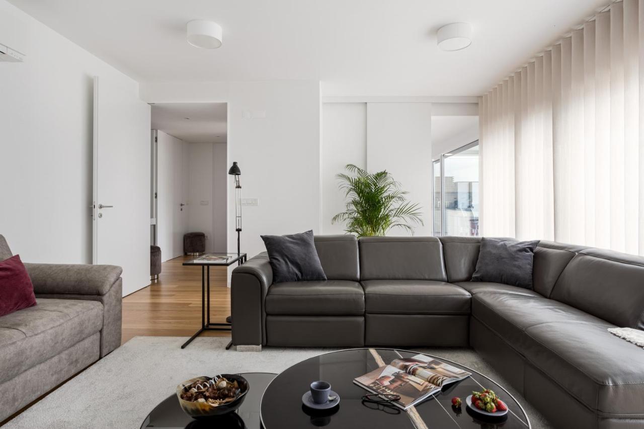 Appartement Modern 3br With Terrace In Benfica By Host For Us