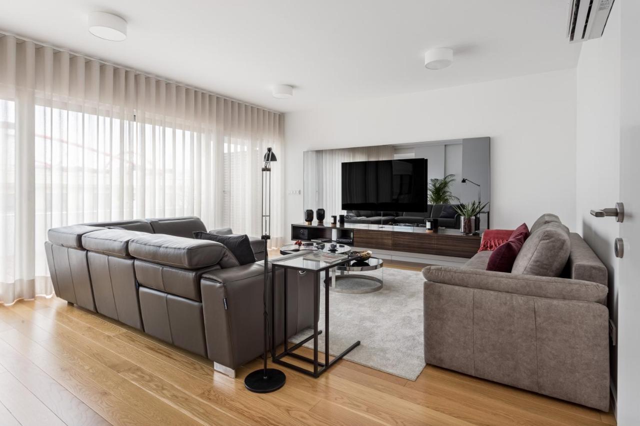 Appartement Modern 3br With Terrace In Benfica By Host For Us Lisboa