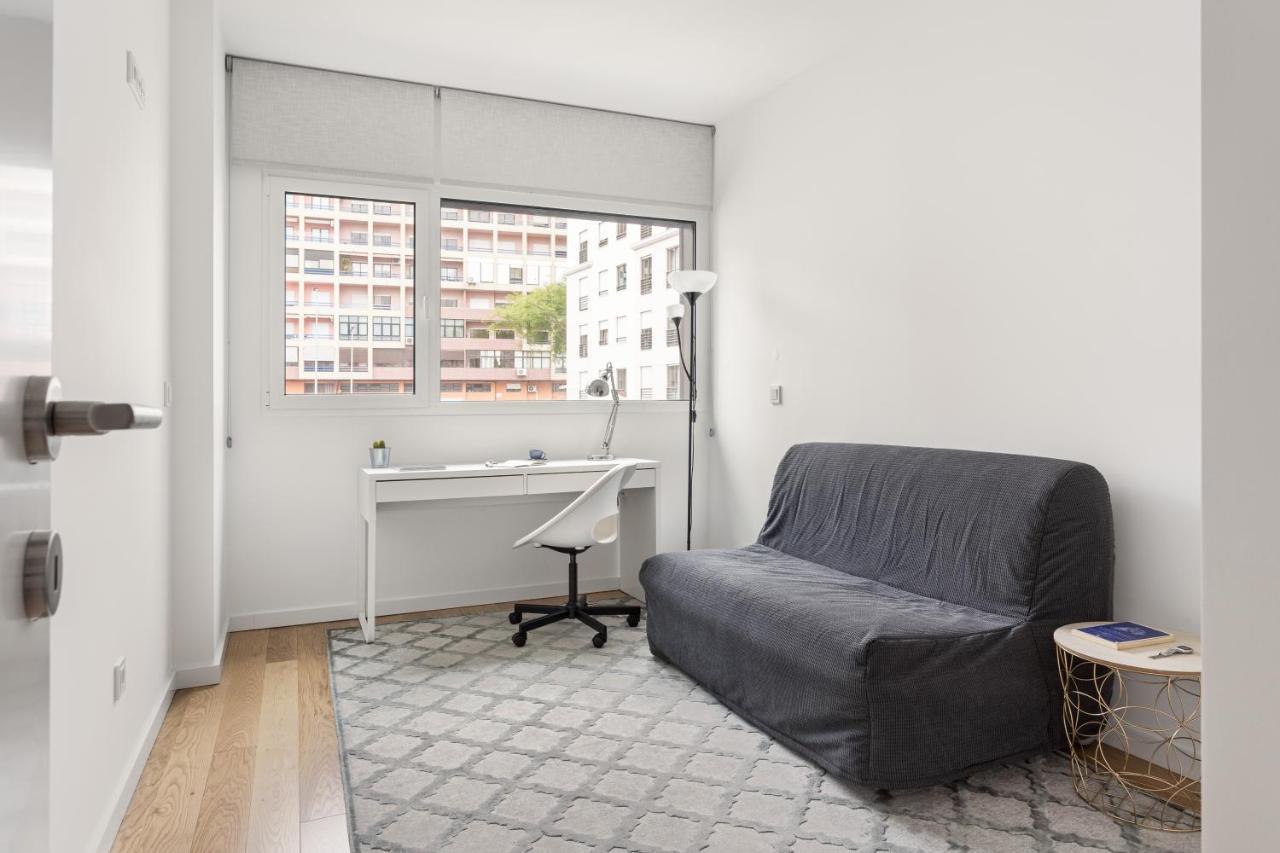 Appartement Modern 3br With Terrace In Benfica By Host For Us