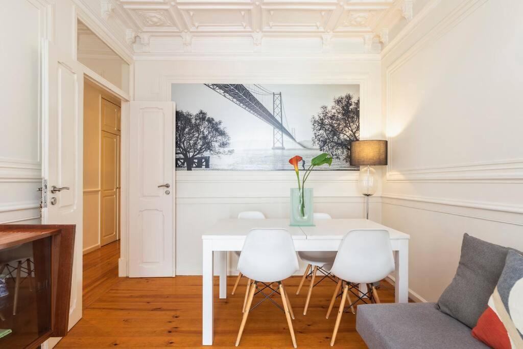 Spacious Near Saldanha * Lissabon