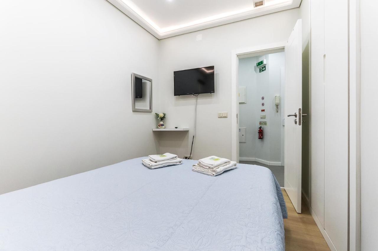 Portucale ! Moscavide Casa Branca W/ Terrace Apartamento