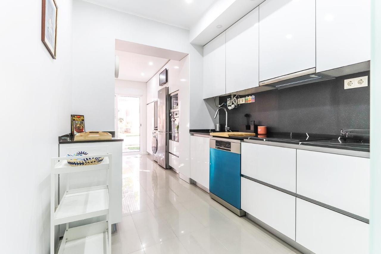 Portucale ! Moscavide Casa Branca W/ Terrace Apartamento