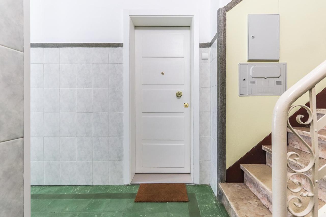 Portucale ! Moscavide Casa Branca W/ Terrace Apartamento *