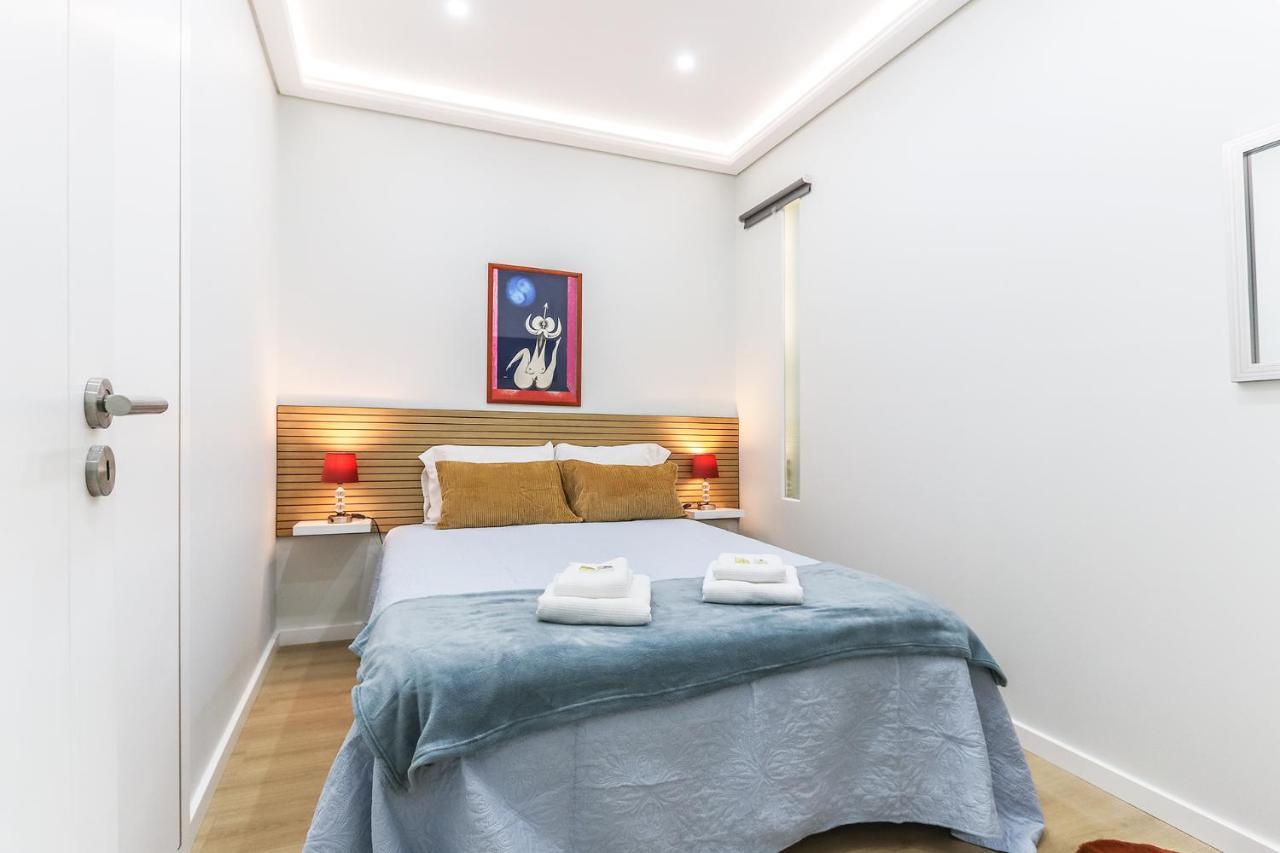Portucale ! Moscavide Casa Branca W/ Terrace Apartamento