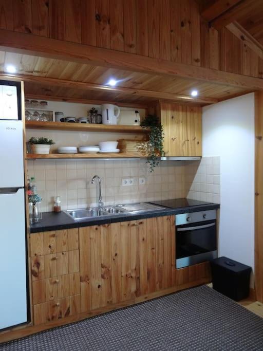 Charm And Fantastic View In A Fully Equipped In Center Appartement Lissabon