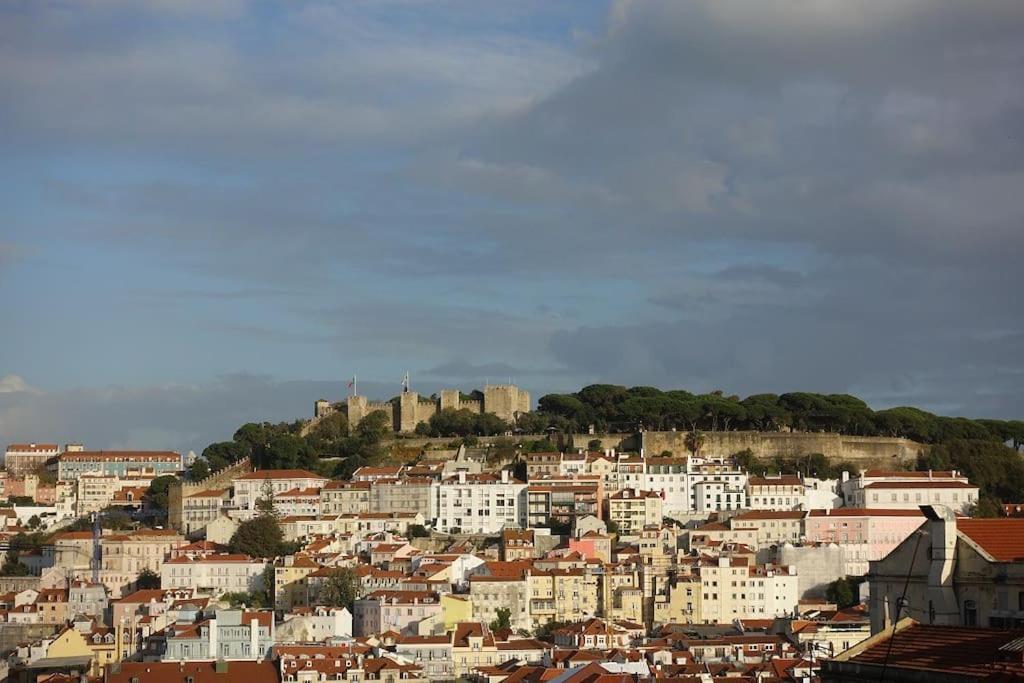 Appartement Charm And Fantastic View In A Fully Equipped In Center Lissabon