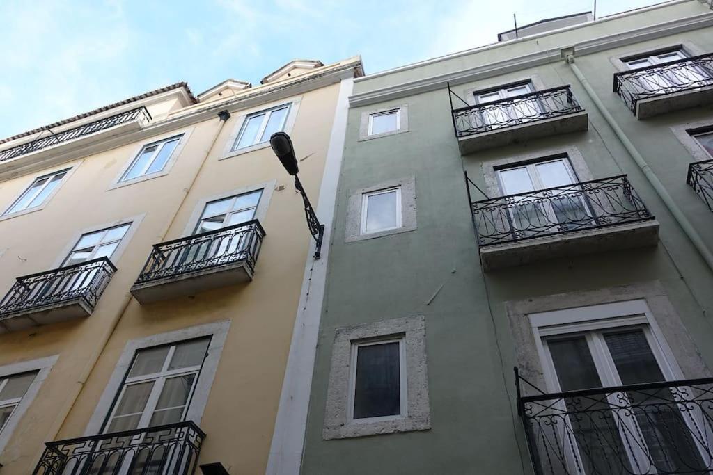 Charm And Fantastic View In A Fully Equipped In Center Appartement Lissabon