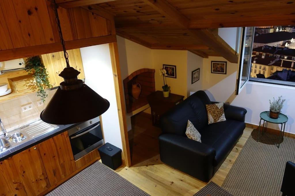 Charm And Fantastic View In A Fully Equipped In Center Lissabon