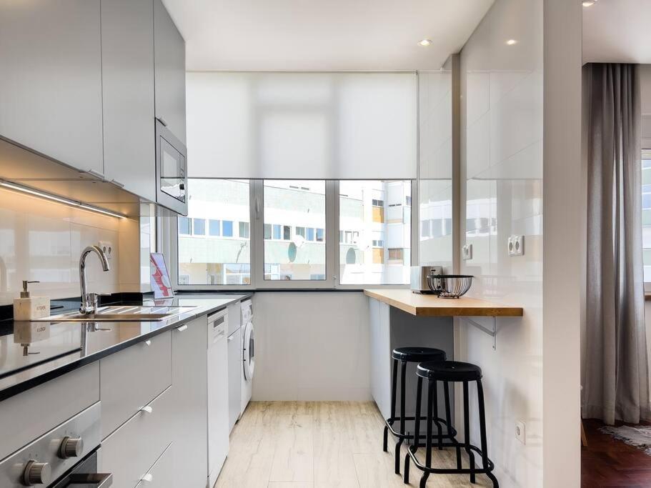 Olaias 2 Bed Near Metro 2 Apartamento