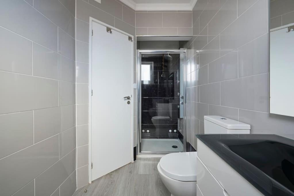 New 3 Bedroom Flat With River On Sight @alameda * Lisboa