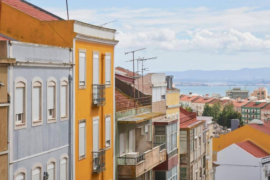 New 3 Bedroom Flat With River On Sight @alameda Lissabon
